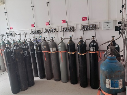高純氣體集中管理-高壓氣瓶間-自動切換系統-遠程壓力顯示